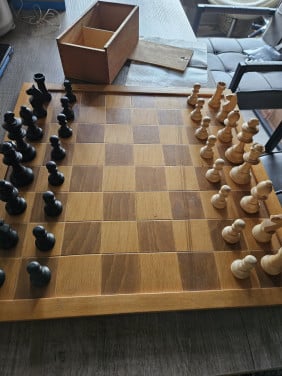 Mooi groot vintage houten schaakspel van het merk staunton/homas...
