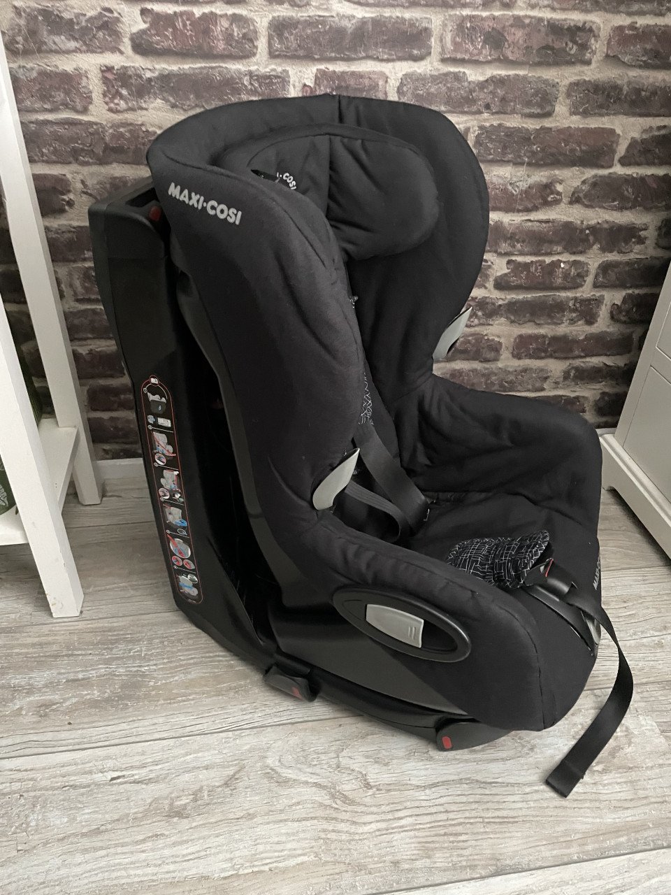 Maxi-Cosi Axiss kinderautostoeltje draait 90°