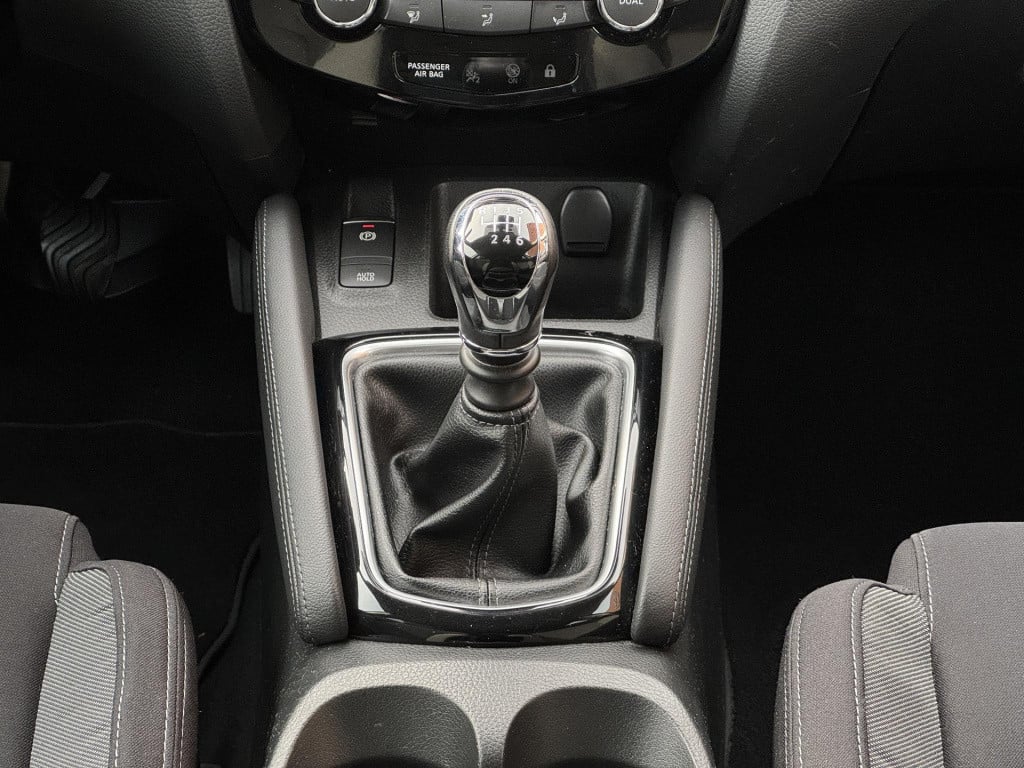 Nissan Qashqai 1.2 n-connecta design pack
