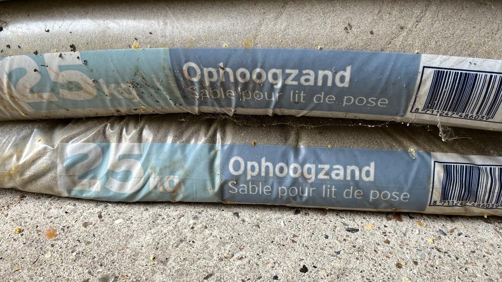 Gratis op te halen: 7 zakken (25 kg) ophoogzand