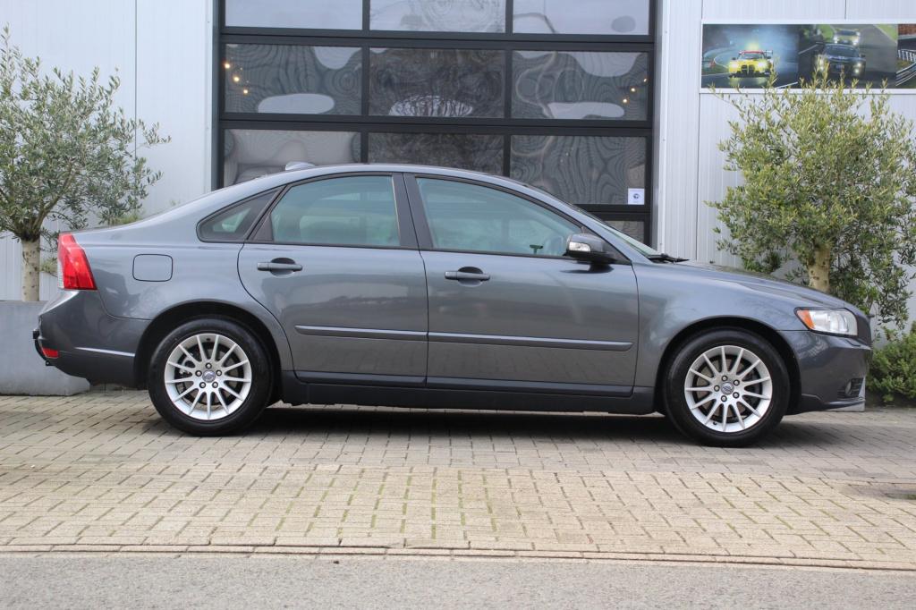 Volvo S40 2.4 edition aut. - 5cil - cruise - xenon - trekhaak - pdc - deale