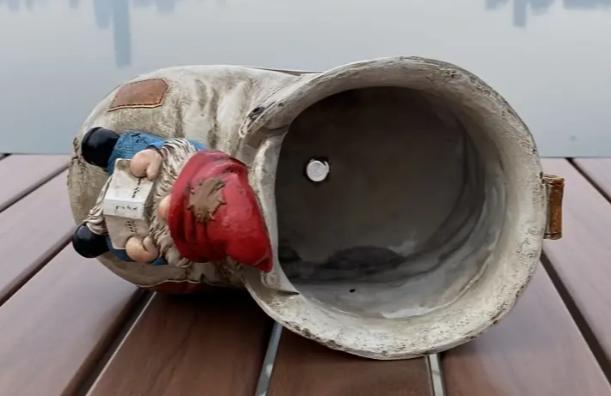 Planten pot kabouter op schoen