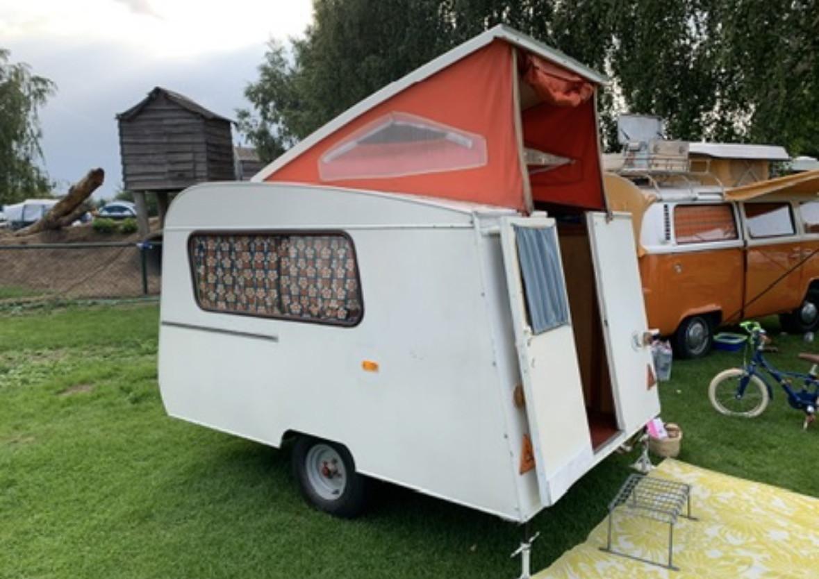 Kip kuiken caravan bouwjaar 1965