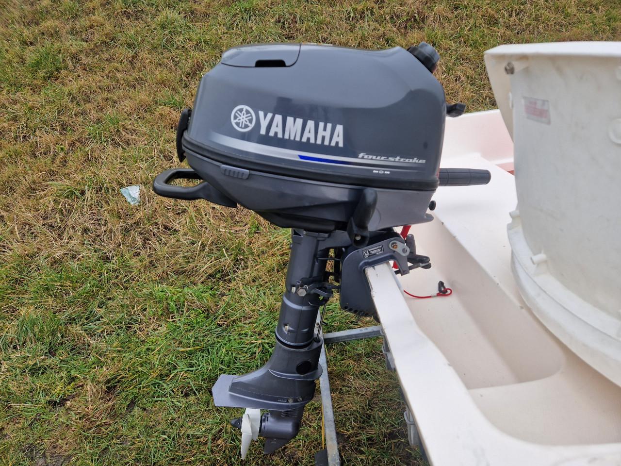 ELAN 401 met Yamaha 4-takt 4 pk en PEGA boottrailer compleet set vaarklaar