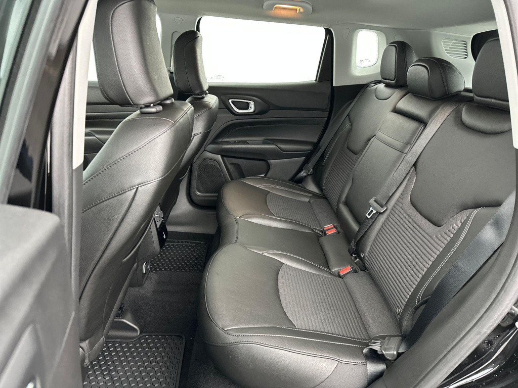 Jeep Compass 4xe 190pk plug-in hybrid electric altitude | achteruitrijcamer