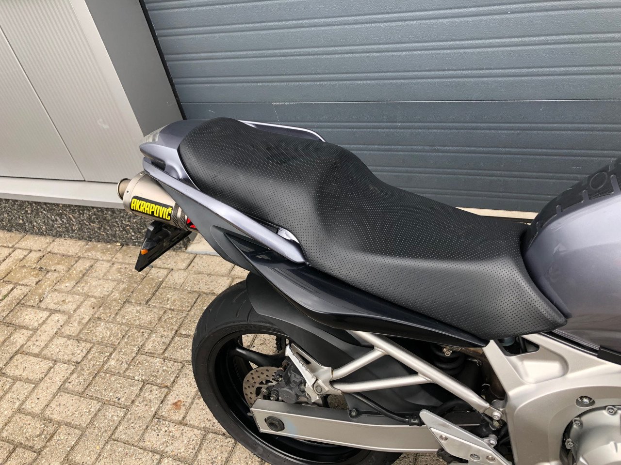 Yamaha FZ6S uit 2005 met 32 dkm, Akrapovic, volle kuip, rijklaar €2950,-