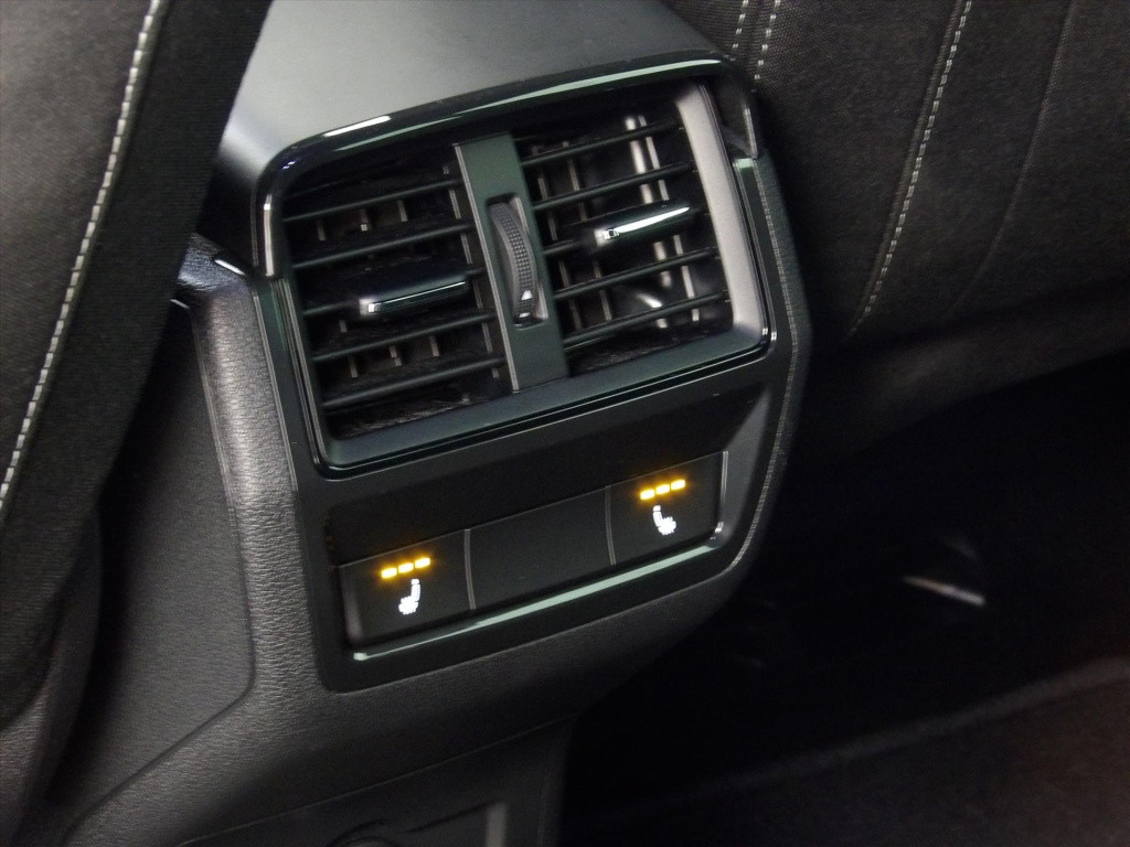 Skoda Karoq 1.5 tsi greentech act150pk sportline business