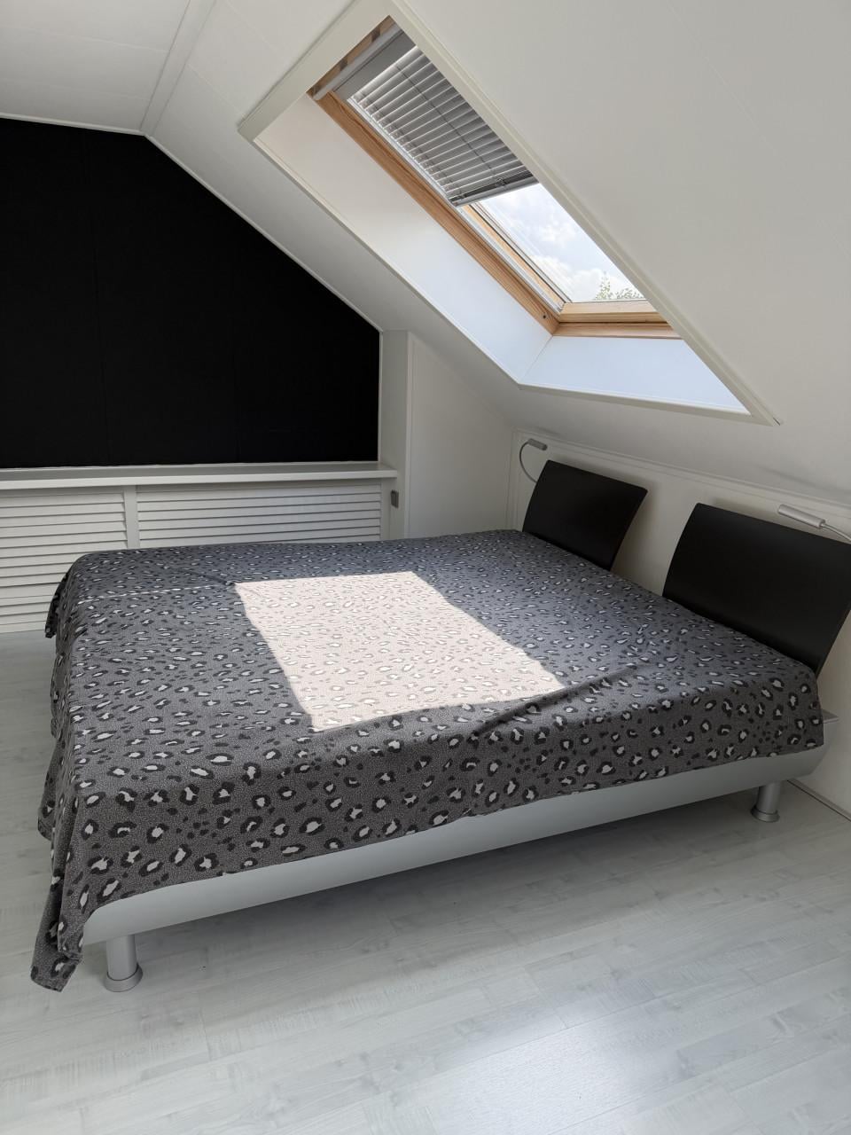 Luxe 2-persoonsbed 180x200 – incl. matrassen & verlichting