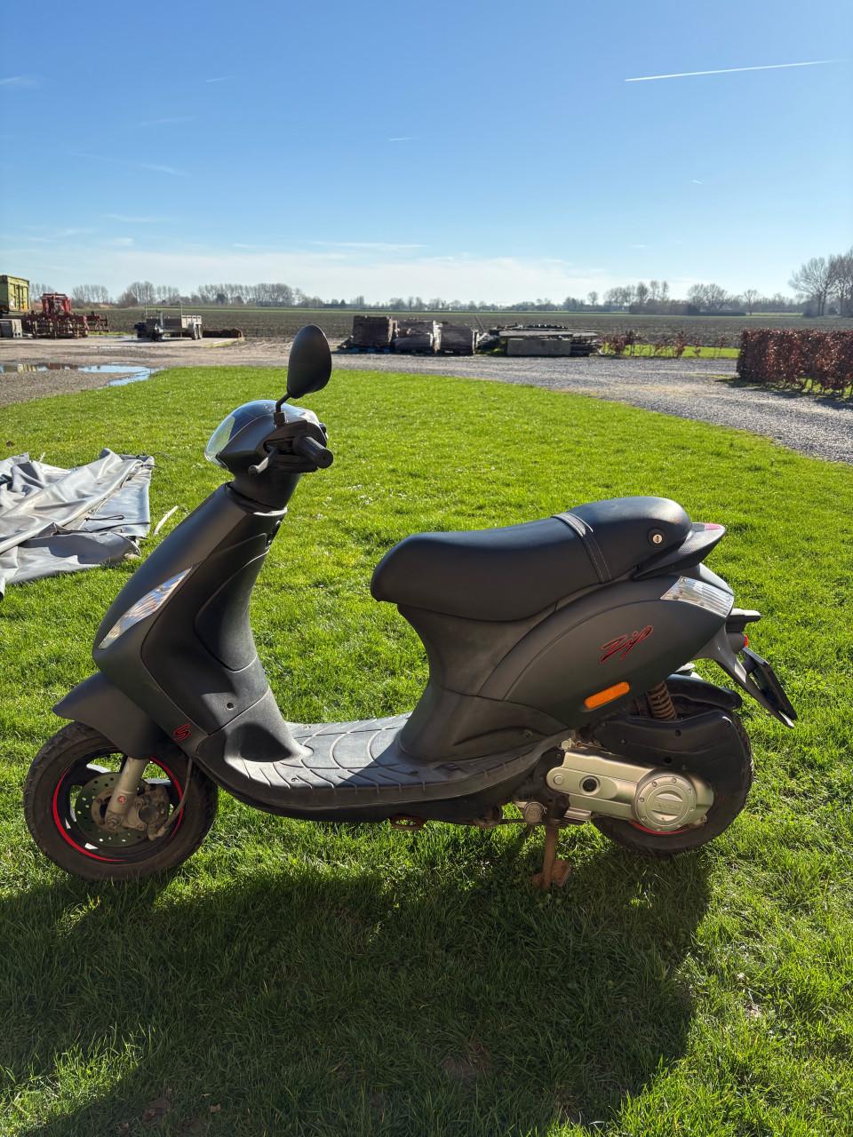 Piaggio zip i-get E5