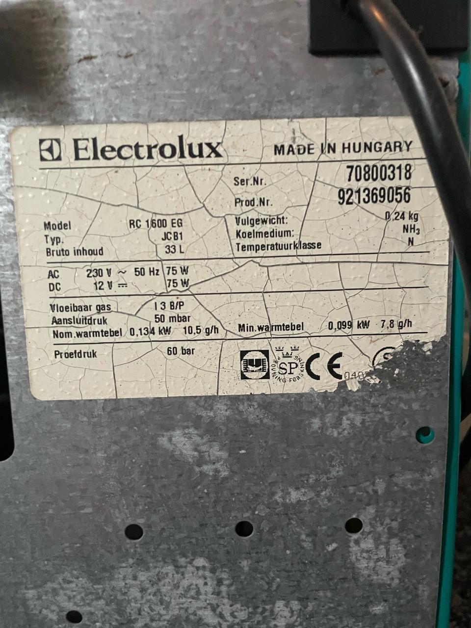 Div. camping spullen tegen leuk bod!