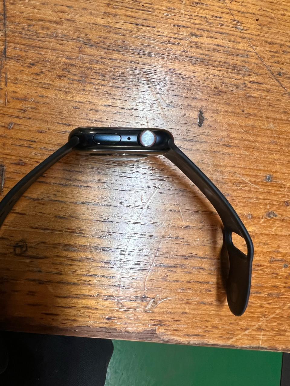 Apple Watch Series 8 45mm aluminium met GPS + Cellular.