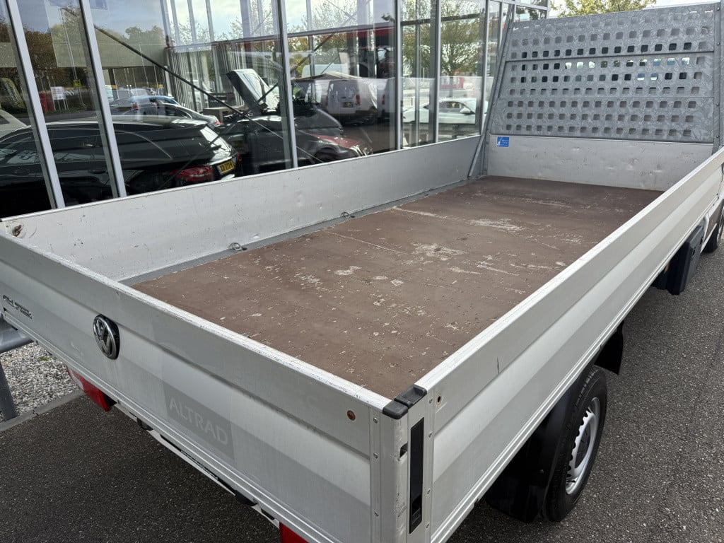 Volkswagen Crafter 35 2.0 tdi l3 open laadbak | pick up | 3t trekgew. | nav