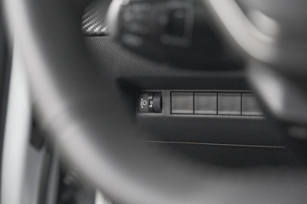 Peugeot 2008 puretech 100 allure | camera | navigatie | parkeersensoren | a