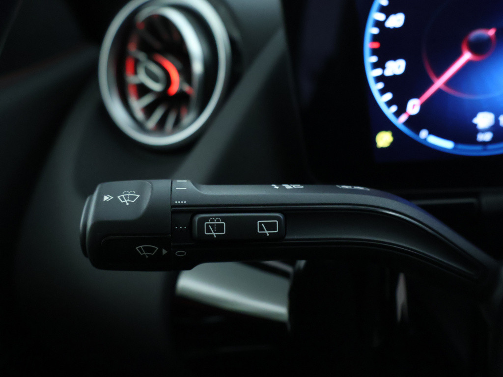 Mercedes-Benz Gla-klasse 180 business solution amg | sfeerverlichting | pan