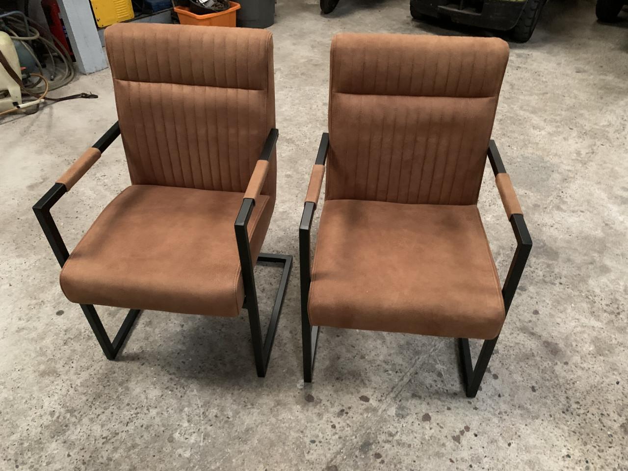 Set van 4 eetkamerstoelen met armleuningen