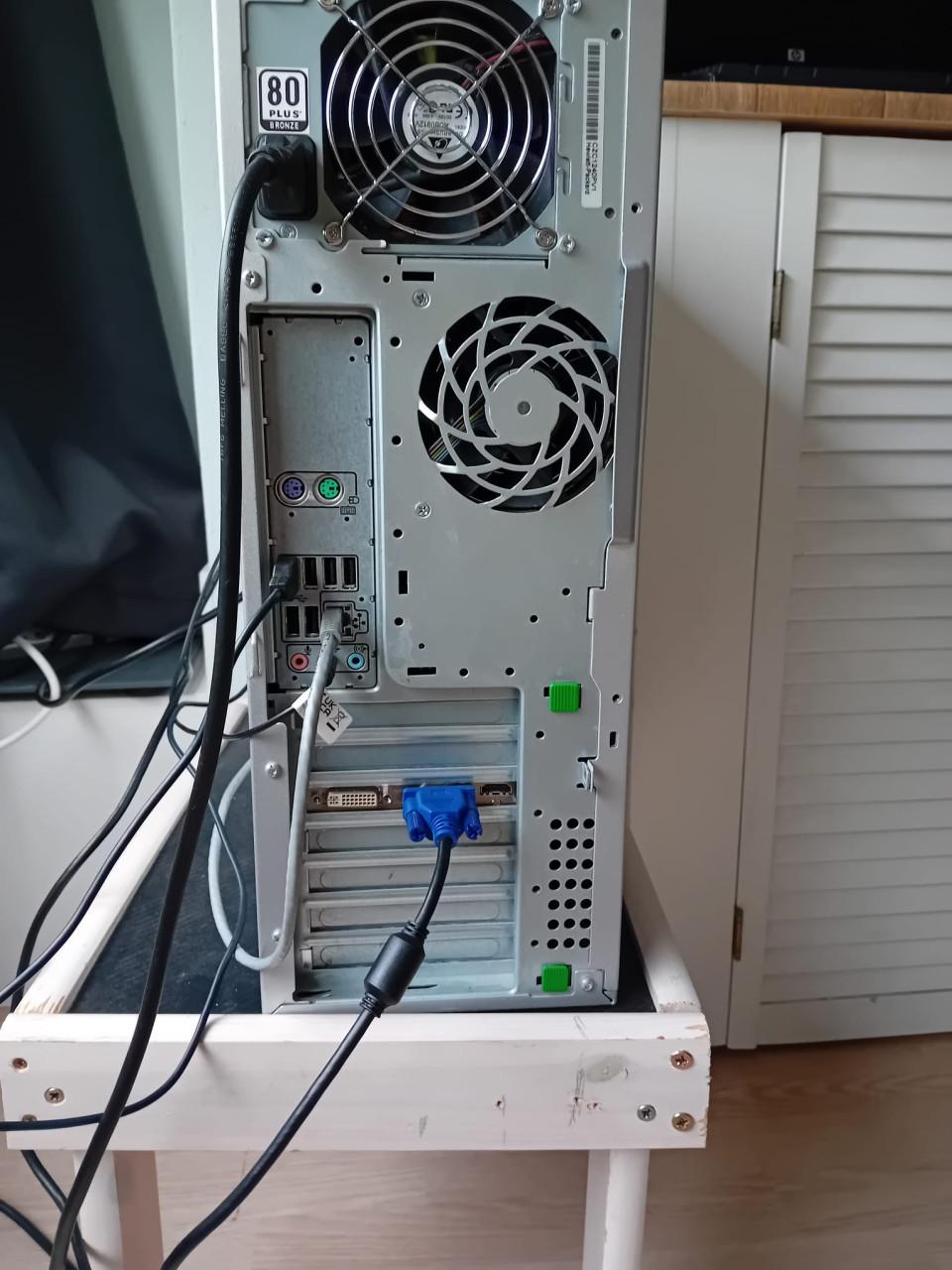 PC- met monitor toetsenbord en muis