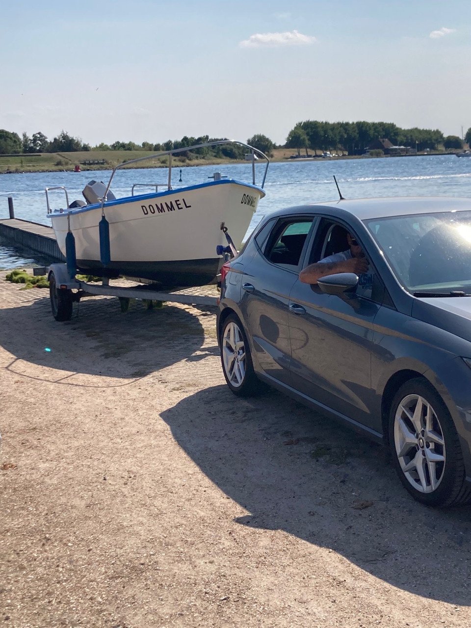 Polyester sloep inclusief motor en trailer