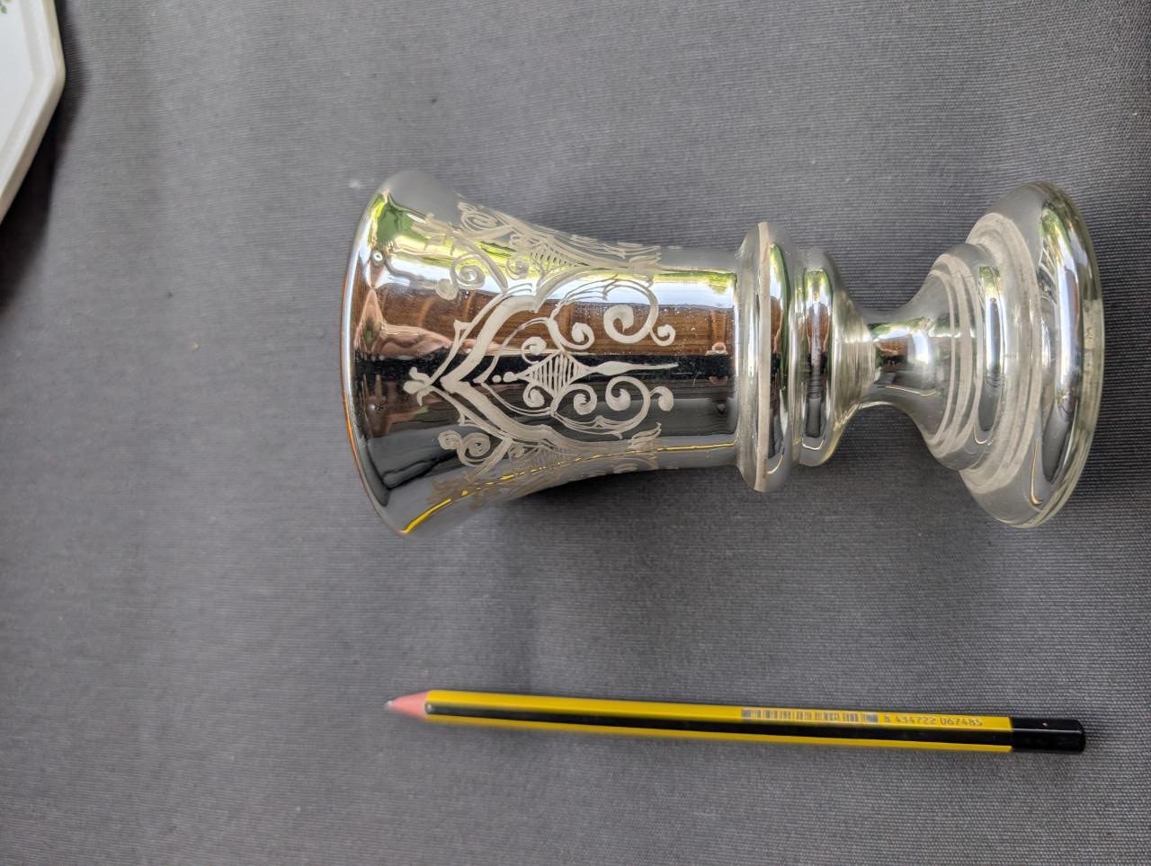 Verzilverd armeluisglas / kelk met gegraveerd decor- vintage