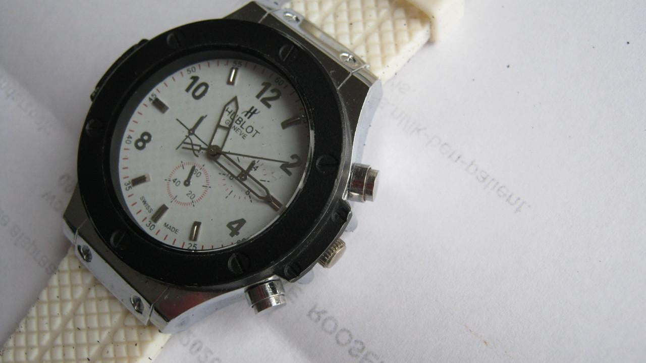 TE KOOP HUBLOT ZIT NET EEN NIEUWE BATTERIJ IN 20 EURO