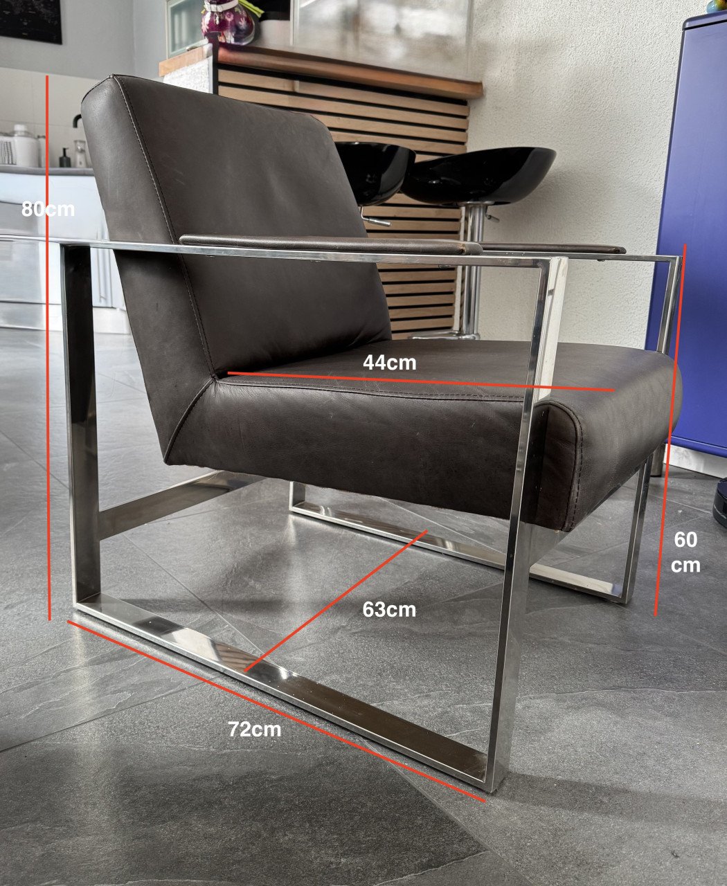 Fauteuil met bruin leer en RVS frame