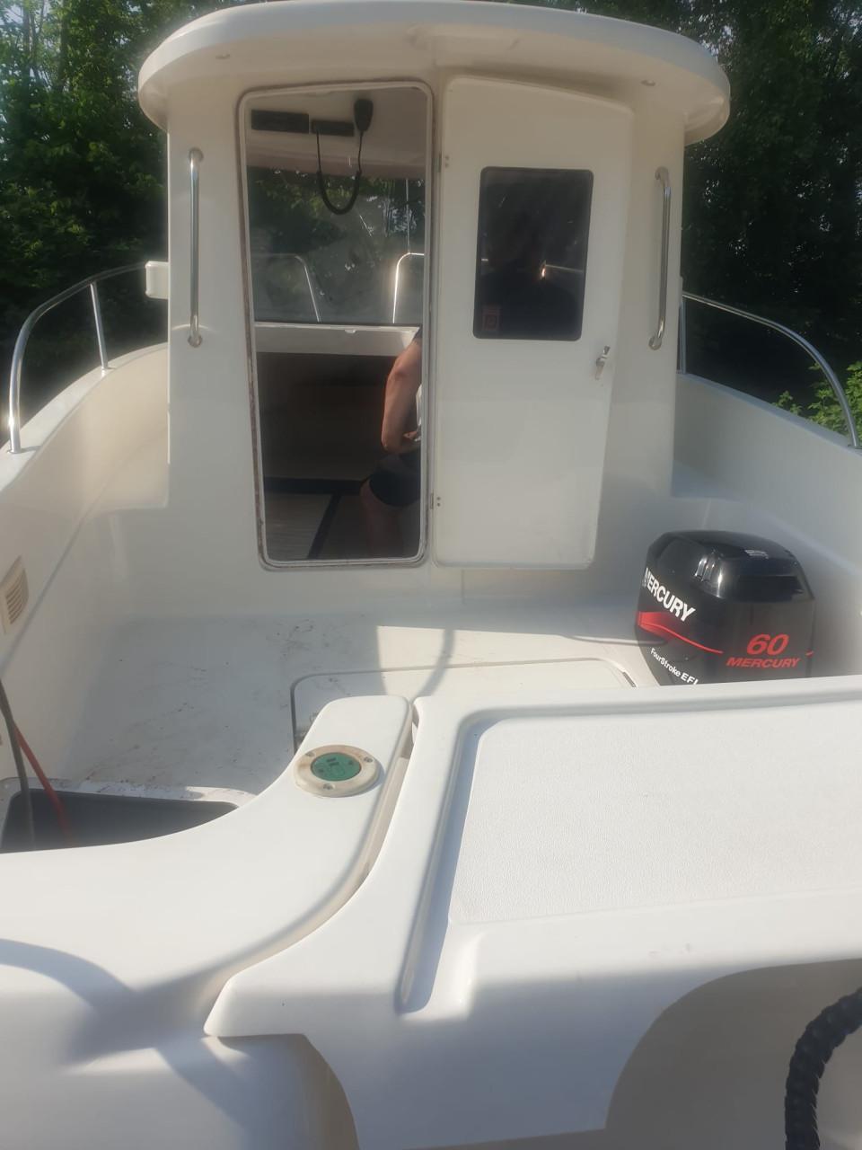 Quicksilver pilothouse 560 met 60 pk mercury + trailer bouwjaar 2003