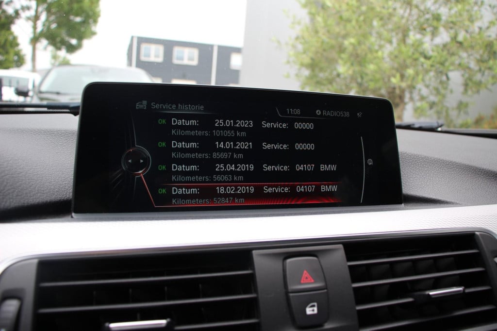 BMW 3-serie touring 318i m sport edition aut. - navi groot - adap led - pdc