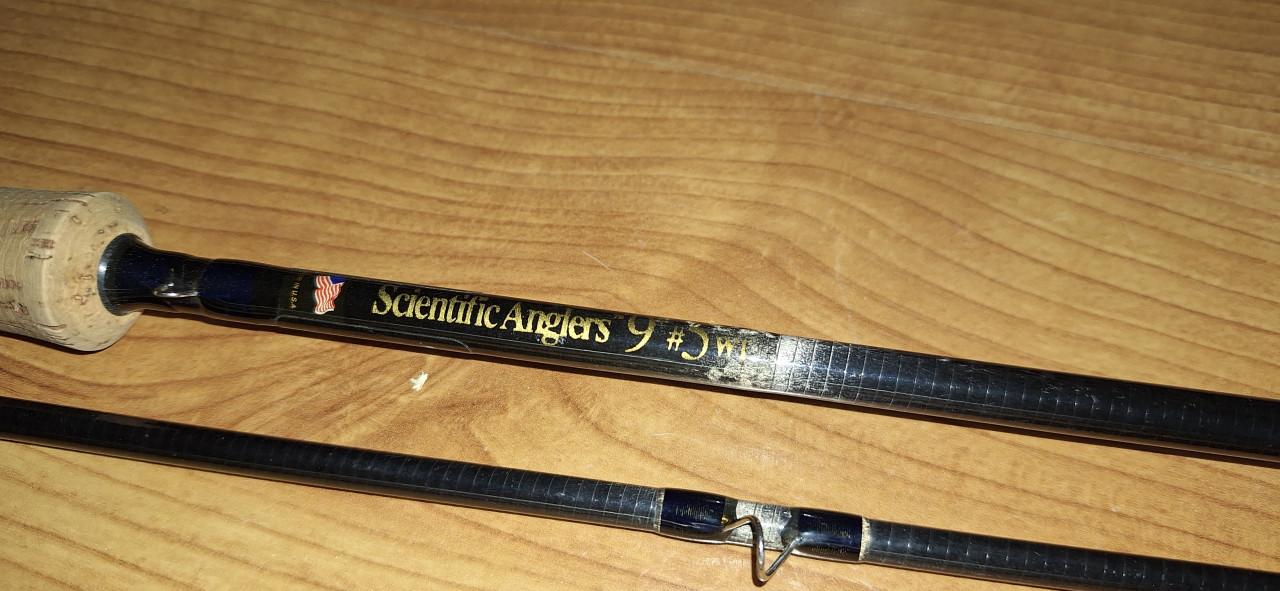 Hengels: vliegvishengels met rails en spinnerhengel met molen