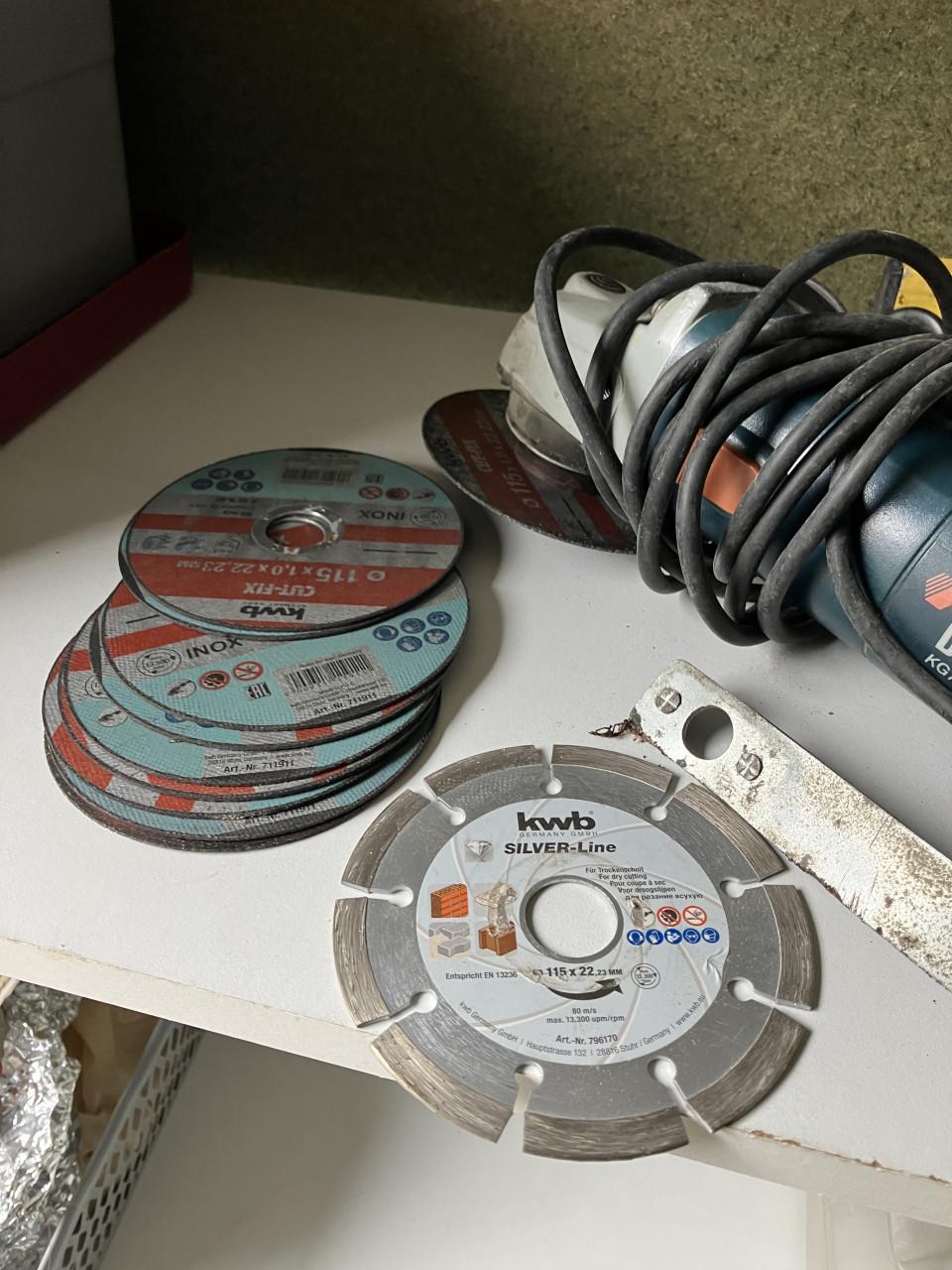 Te koop in goede staat een Black en Decker slijpmachine