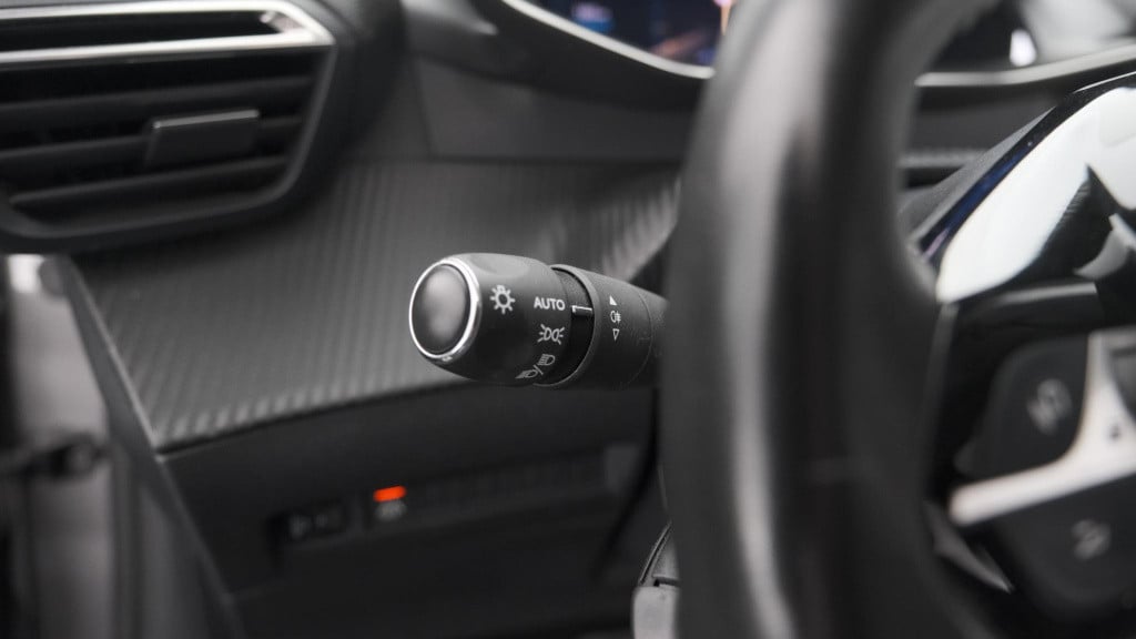 Peugeot 208 puretech 100 eat8 allure | camera | apple carplay | navigatie |
