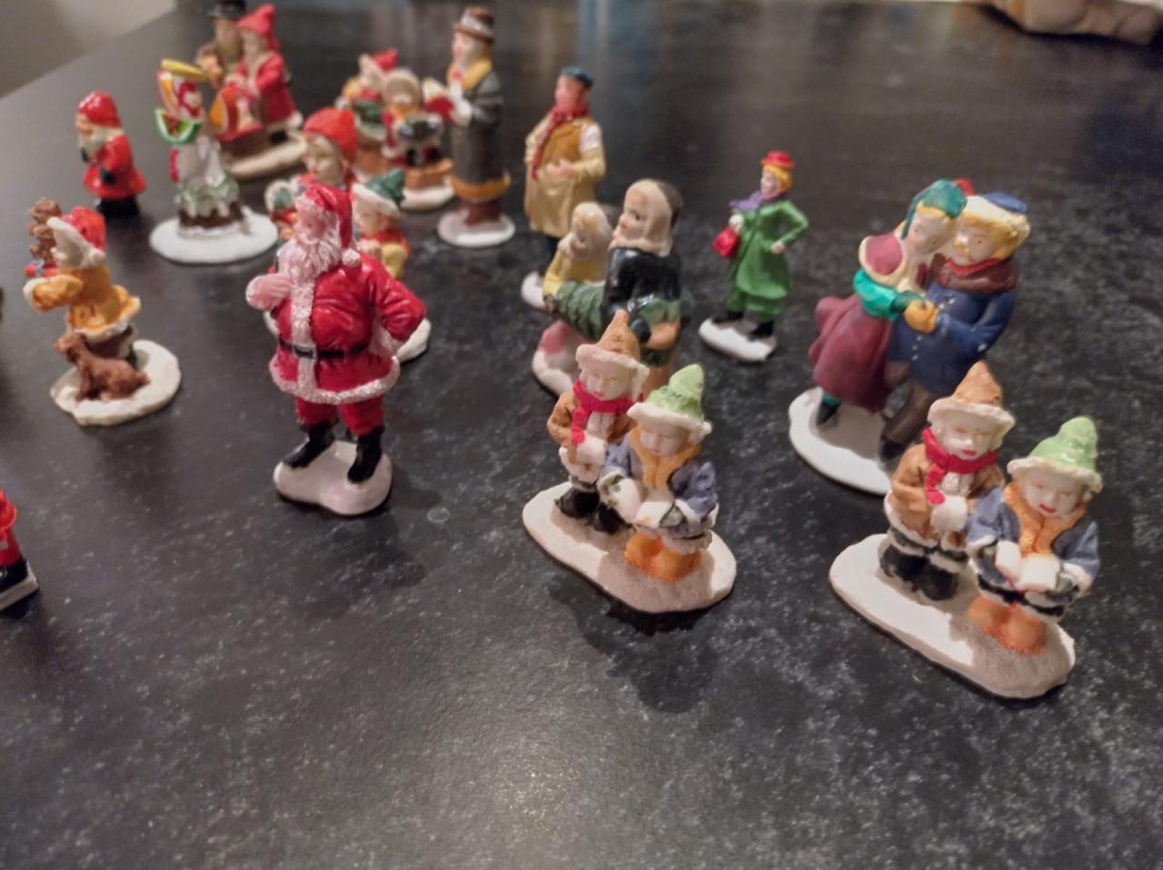 18 poppetjes 5-7 cm hoog