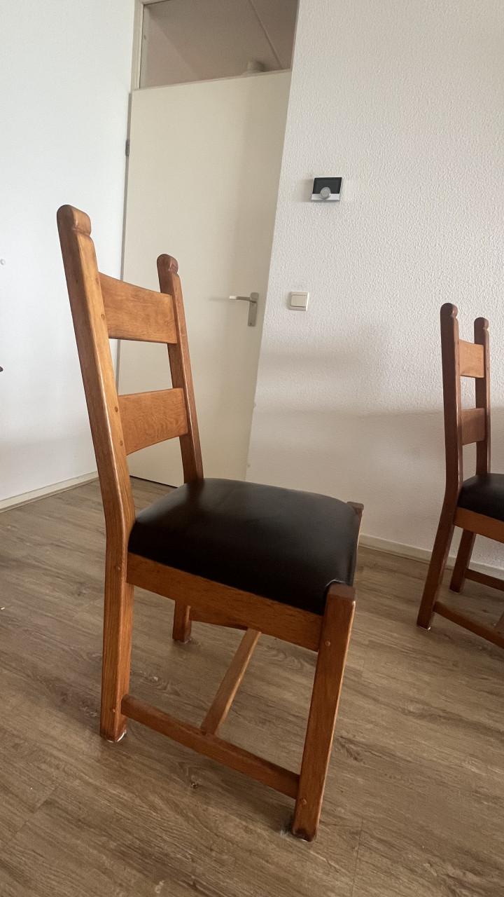 Massief eiken eethoek – tafel + 4 stoelen – zeer mooie kwaliteit