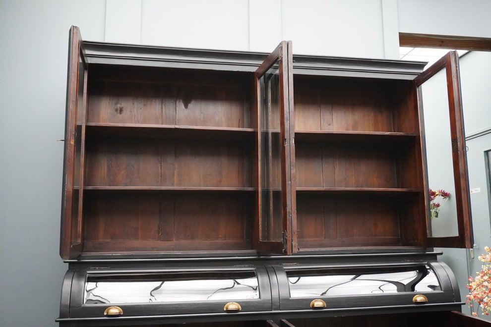 Grote zwarte grutter / vitrine kast - verhuizings uitverkoop!