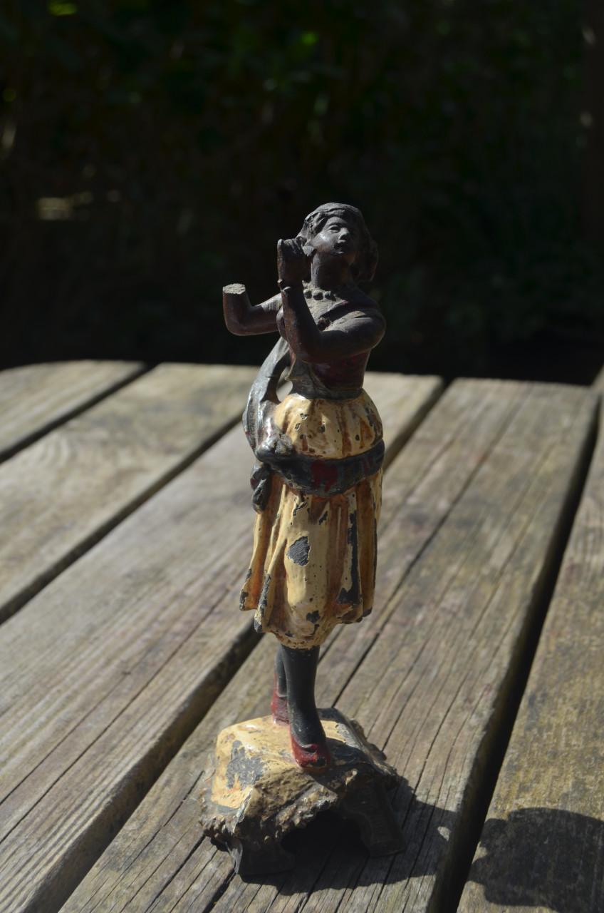 Lief schattig beeldje met een gebrek helaas......