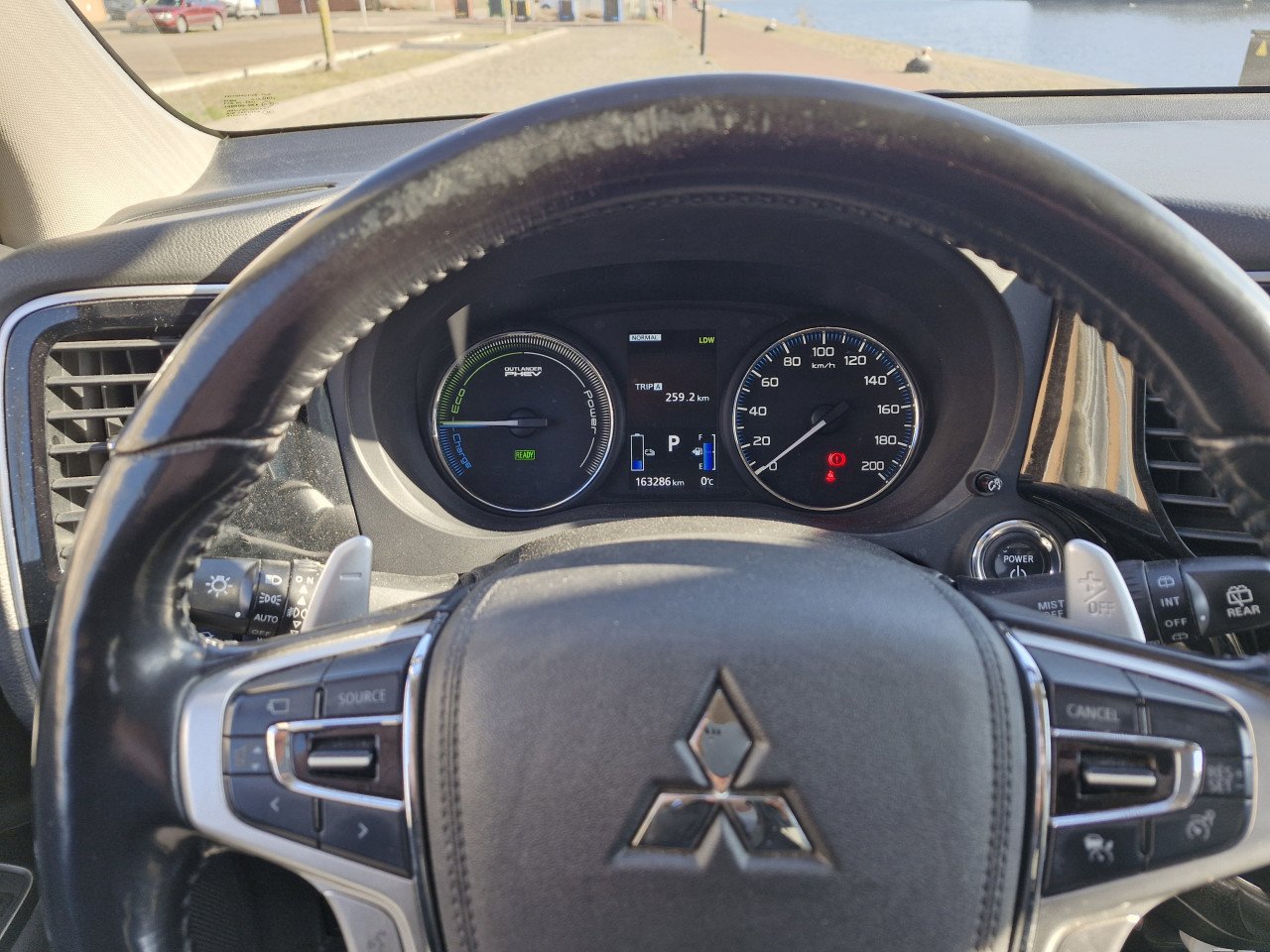 Mitsubishi outlander phev 2017