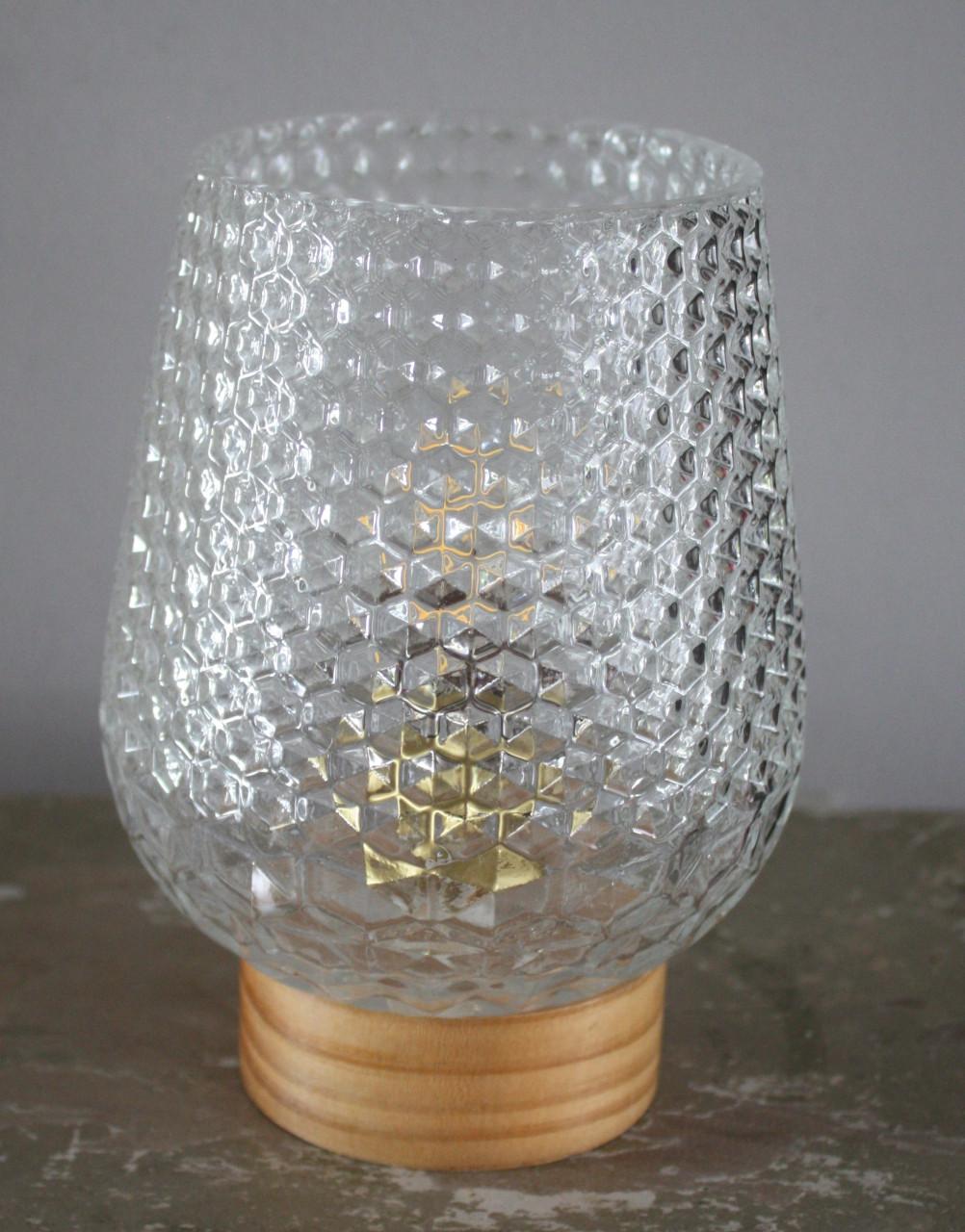 Lampje met glazen kap en houten voet