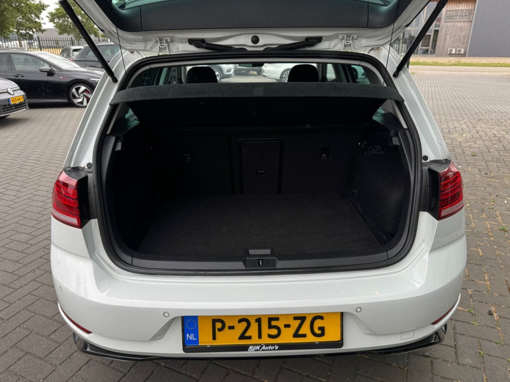 Volkswagen Golf 1.0 tsi r-line * navigatie * adaptieve cruise control * pdc