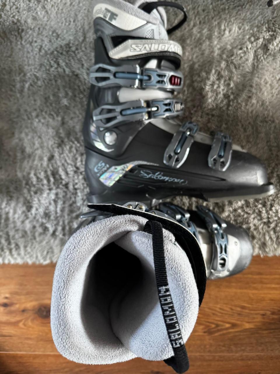 Dames skischoenen maat 25-25,5 --> EU maat 39-40