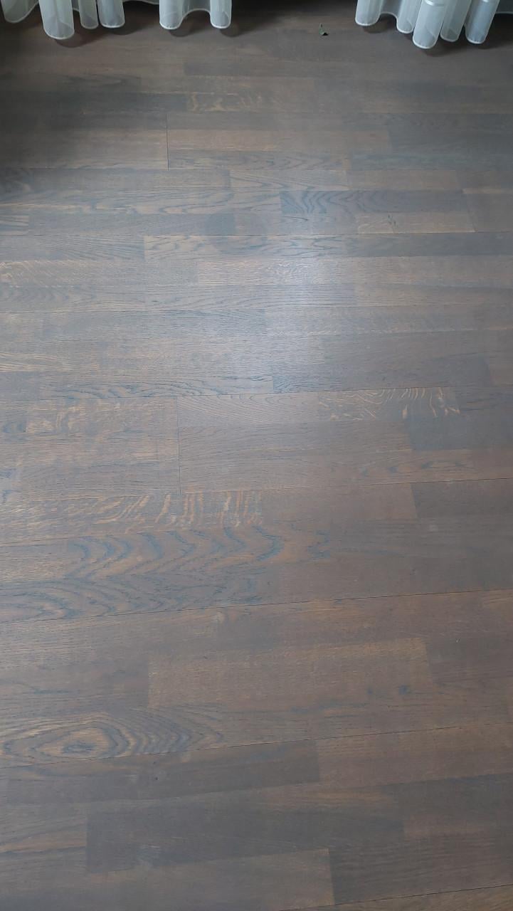 35m²grijs/bruine parket