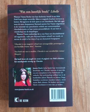 2 boeken: Chocolat en Rode schoenen, beide van Joanne Harris