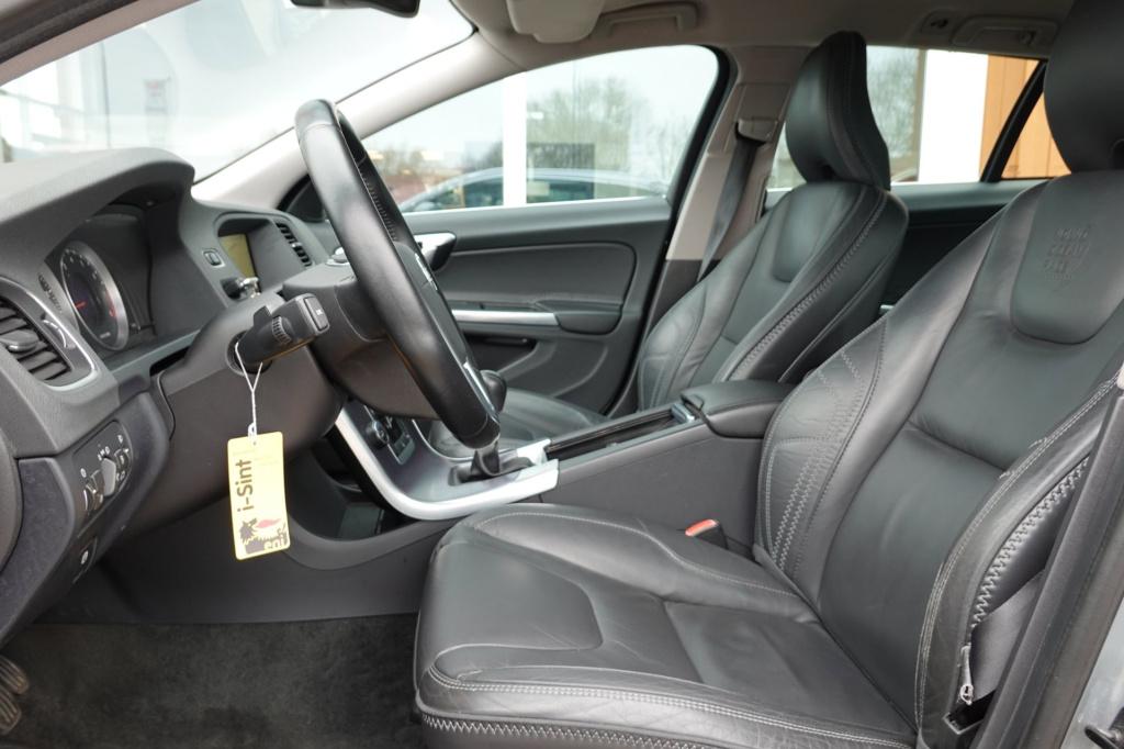 Volvo V60 1.6 t3 150-pk ocean race