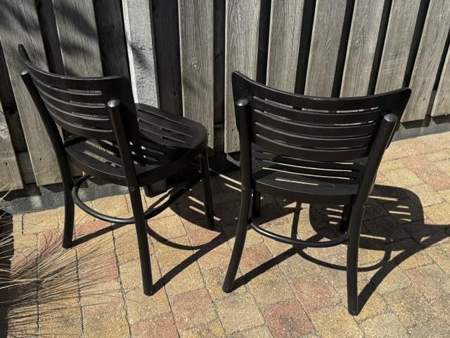 Twee eetkamer- / bistrostoelen, hout, zwart