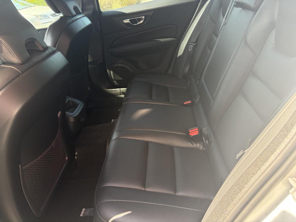 Volvo V60 2.0 b4 plus dark