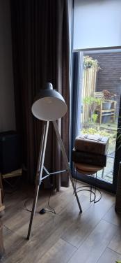 Staande driepoot lamp