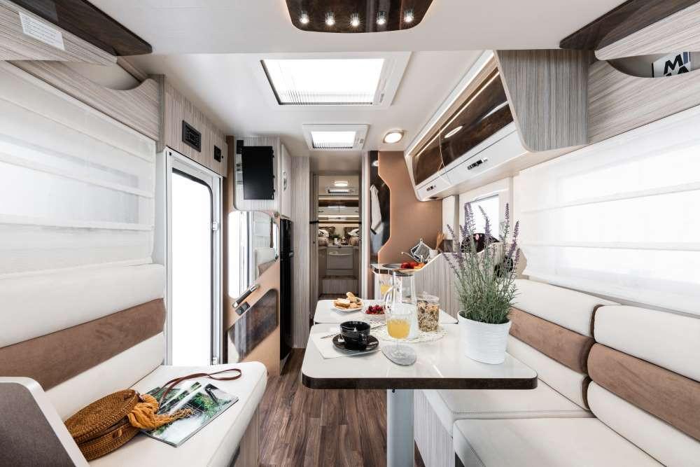 Elnagh Magnum 532 - Face-to-face - 180 pk - automaat