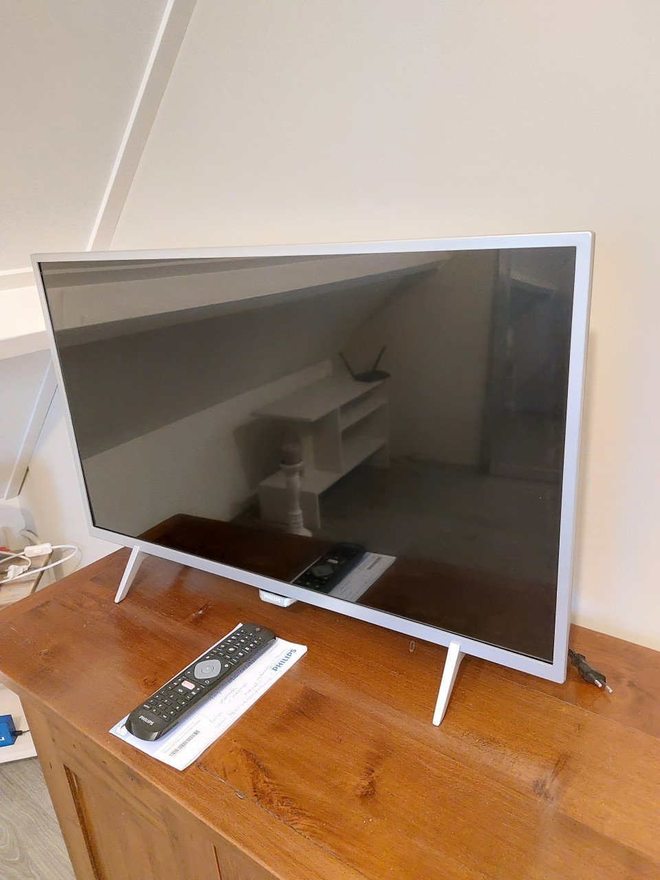 Philips ambilight HD TV 32 inch
