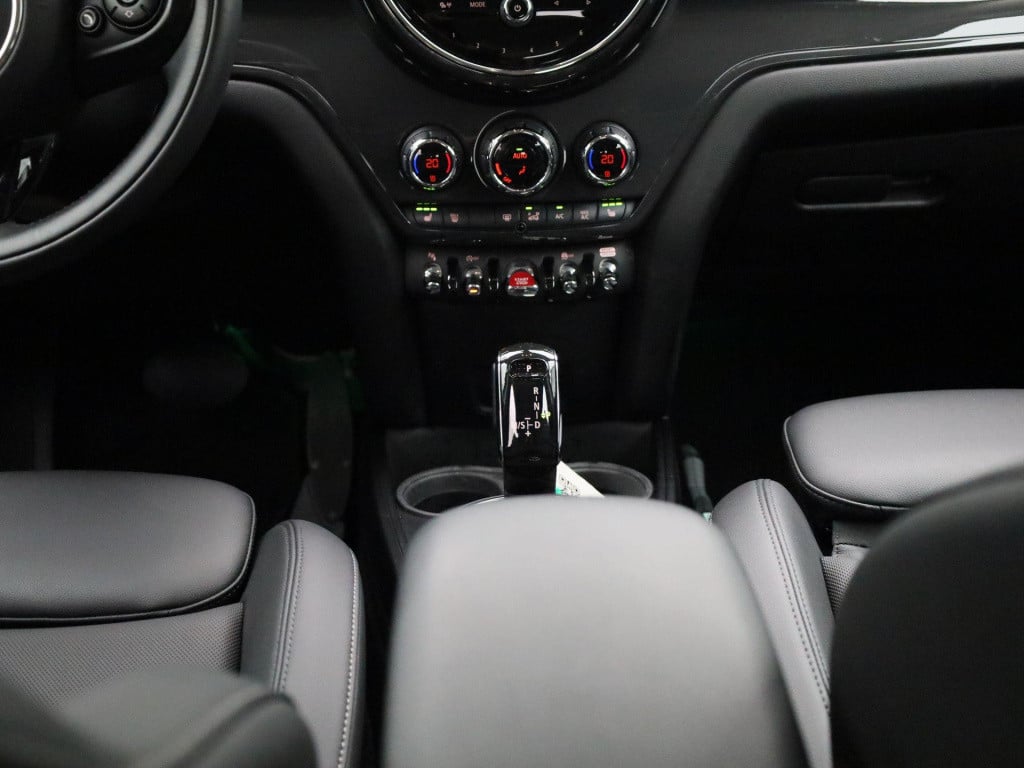 Mini Countryman 1.5 cooper business edition | automaat | lage km stand | ac