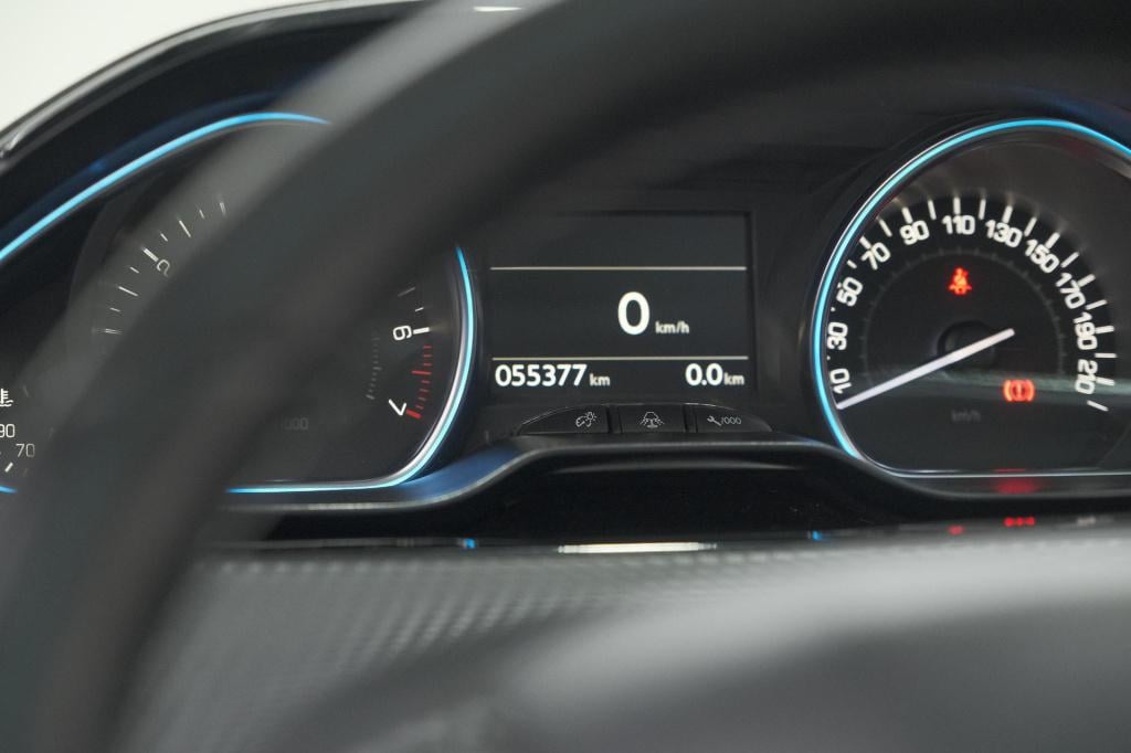 Peugeot 2008 1.2 puretech blue lease executive | all season banden | panora