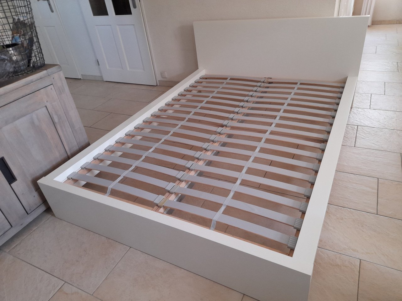 140 x 200 Wit bed ( in goede nette staat )