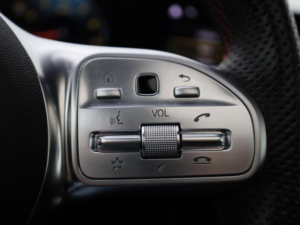 Mercedes-Benz A-Klasse 180 business solution amg | automaat | lmv | panoram