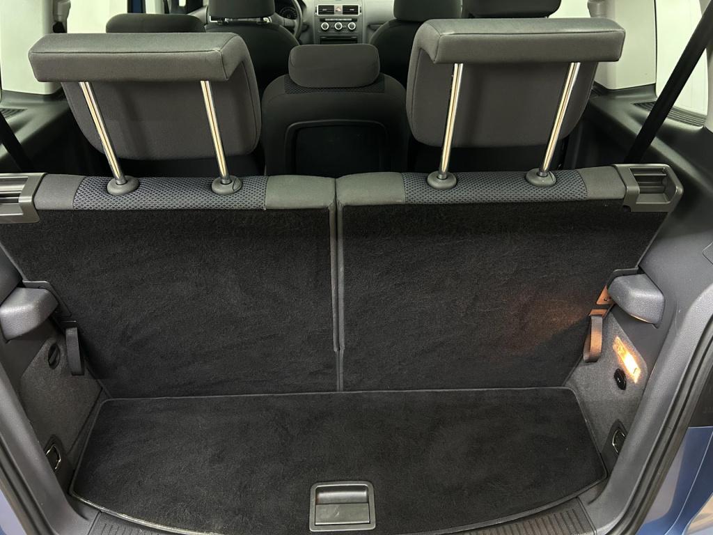 Volkswagen Touran occasion | blauw | tweedehands volkswagen touran | 7-zits